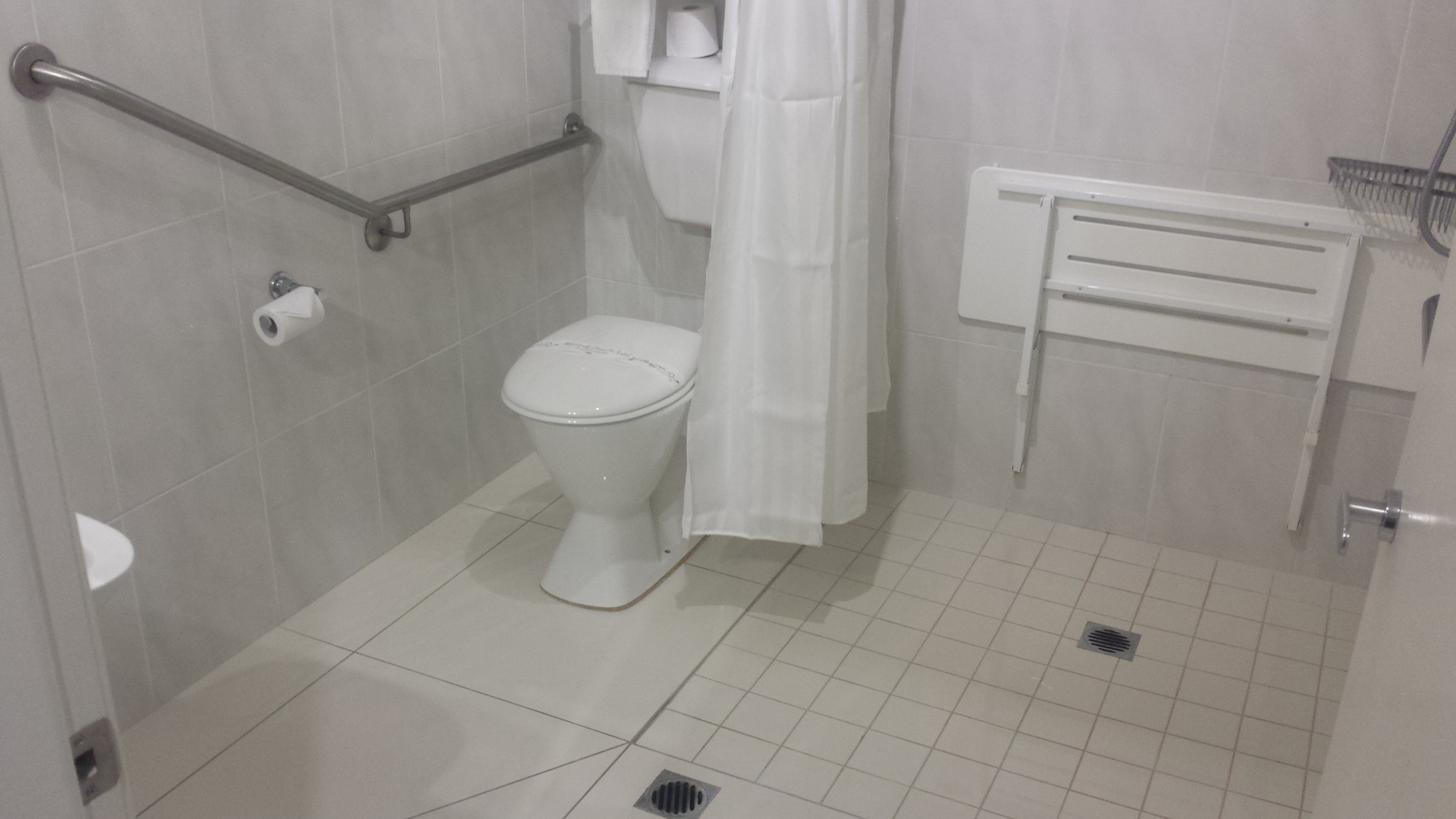 Slider - The Grand Motel Griffith Queen Room