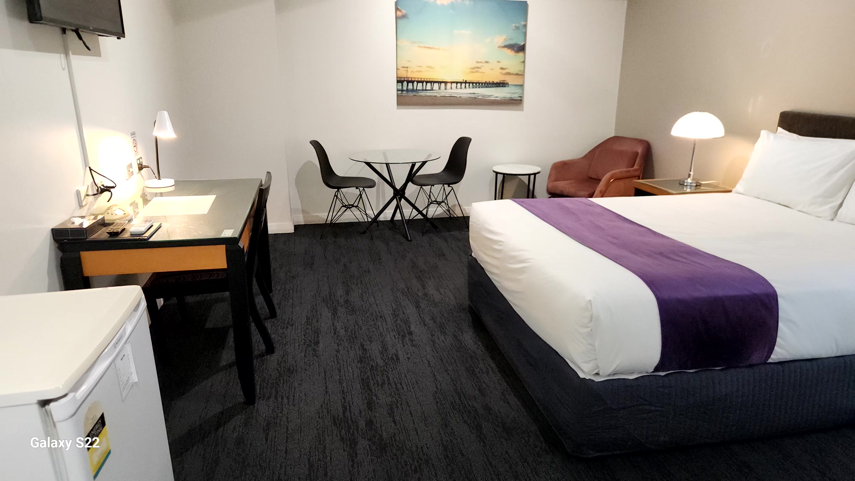 Slider - The Grand Motel Griffith Queen Room