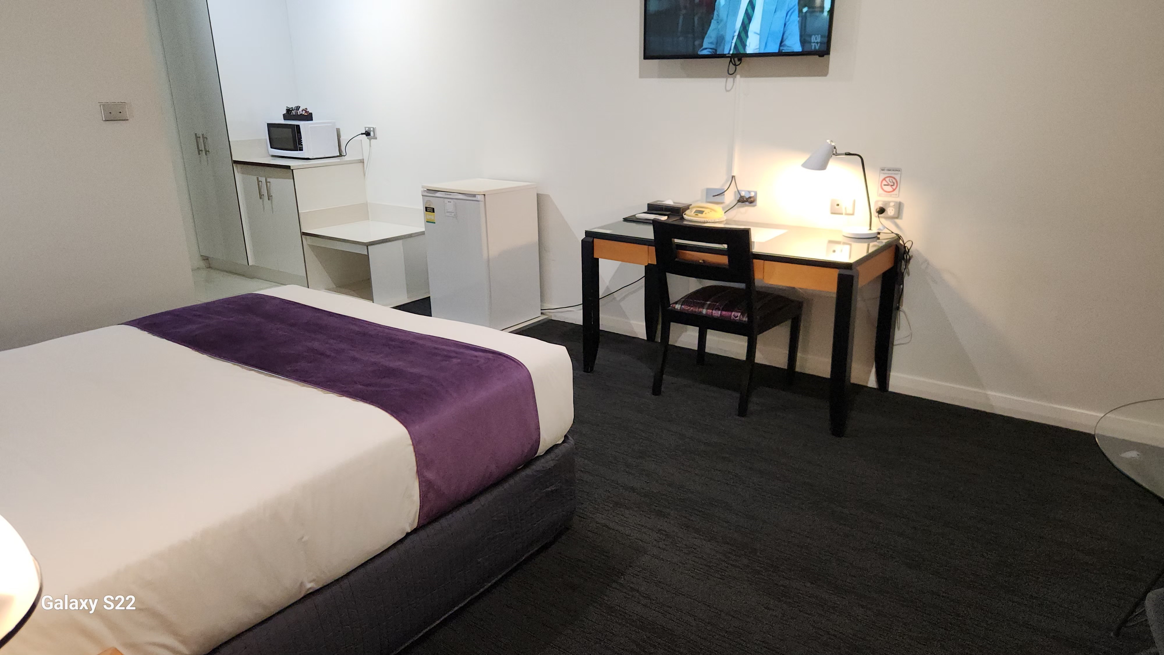 Slider - The Grand Motel Griffith Queen Room