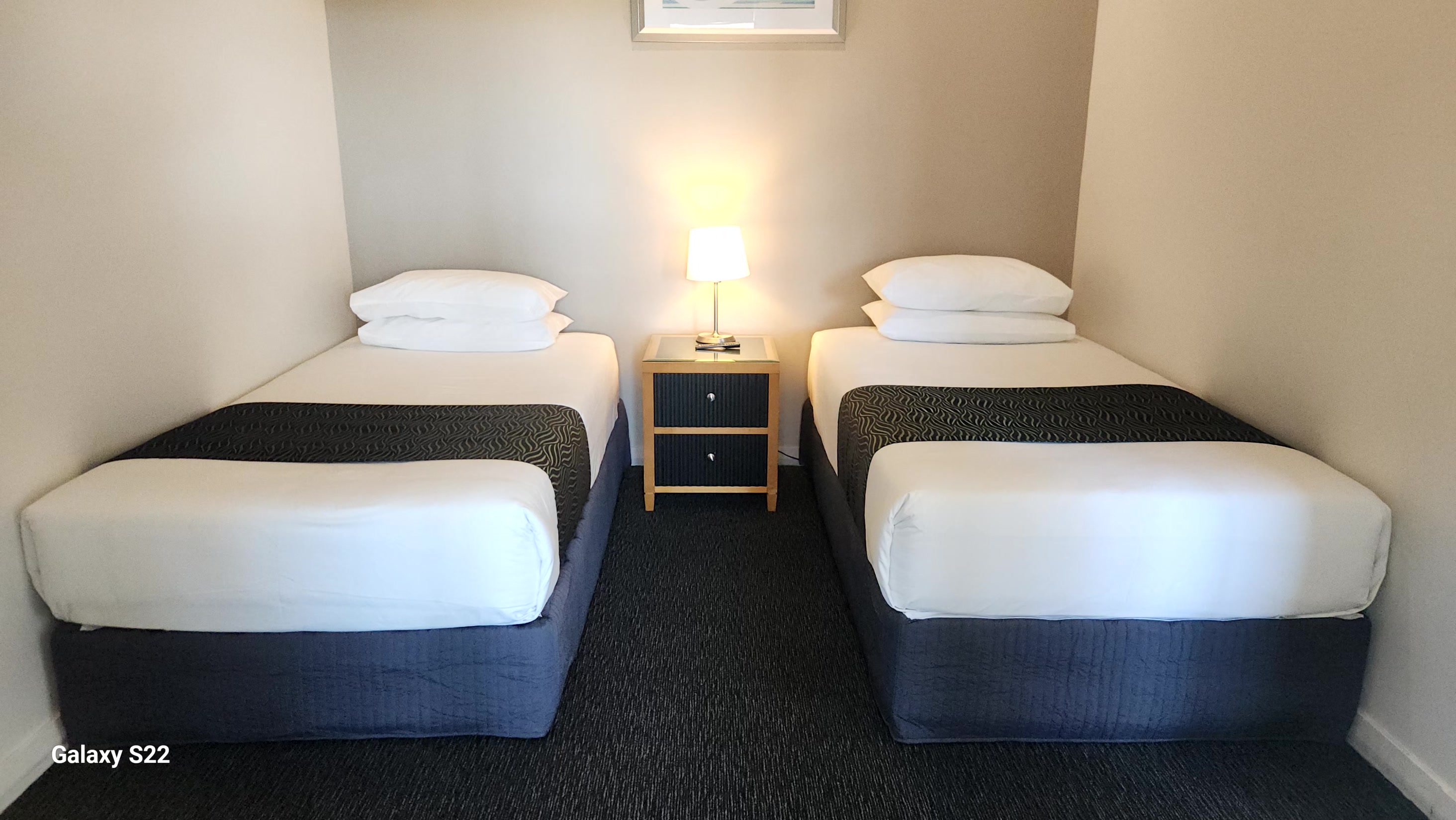 Slider - The Grand Motel Griffith Dulex Room